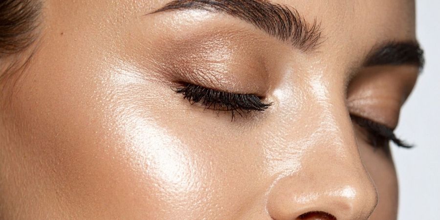 Guanto scrub passato sul polpaccio