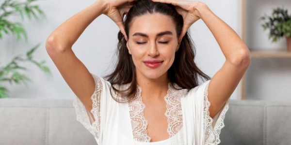 La cura del cuoio capelluto: il fondamento invisibile del benessere del tuo corpo